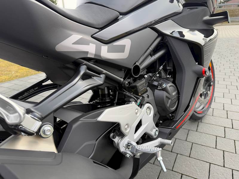MOTOCYKL CFMOTO SR 450 BLACK