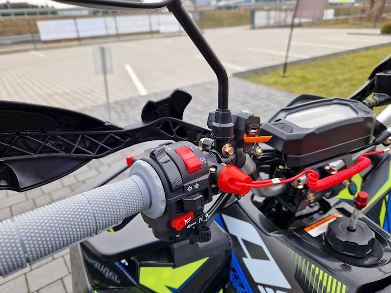 QUAD COMMANDER 8" 125CC • Kolor: Czarno/zielony • Rodzaj skrzyni: Półautomat 3+1