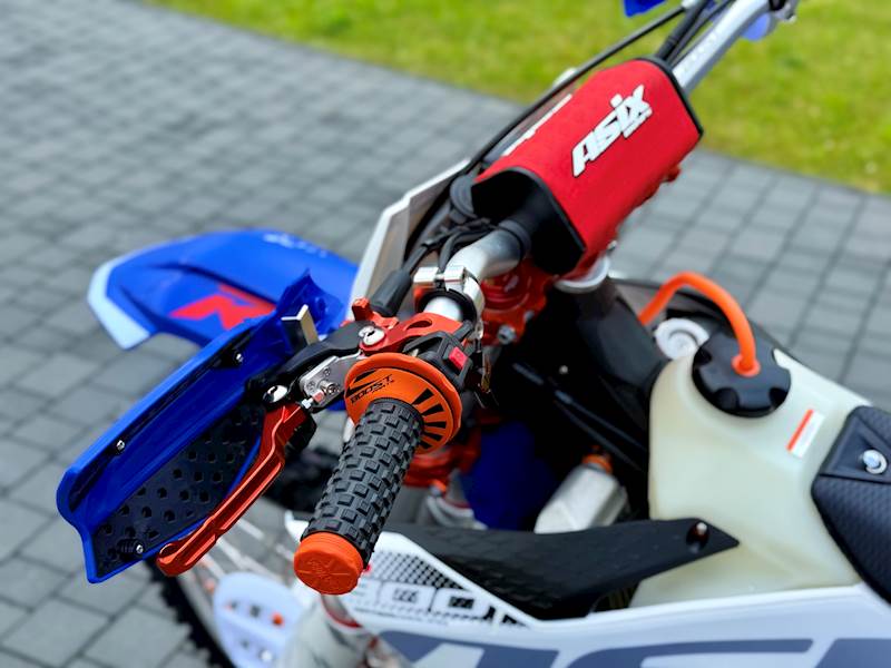 CROSS ASIX XR99 300 CC 21/18 MANUAL E-START  • Kolor: Niebieski