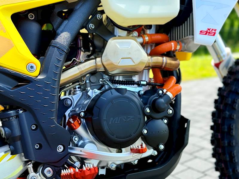 CROSS ASIX XR99 300 CC 21/18 MANUAL E-START  • Kolor: Żółty