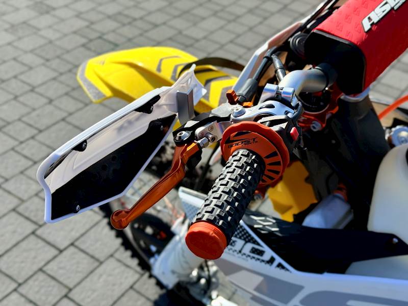 CROSS ASIX XR99 300 CC 21/18 MANUAL E-START  • Kolor: Żółty