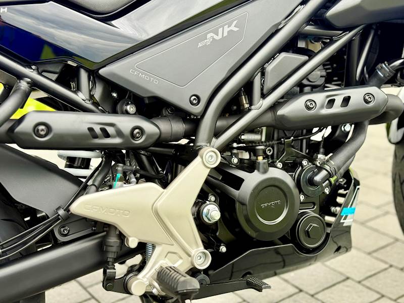 MOTOCYKL CFMOTO NK 125 BLACK
