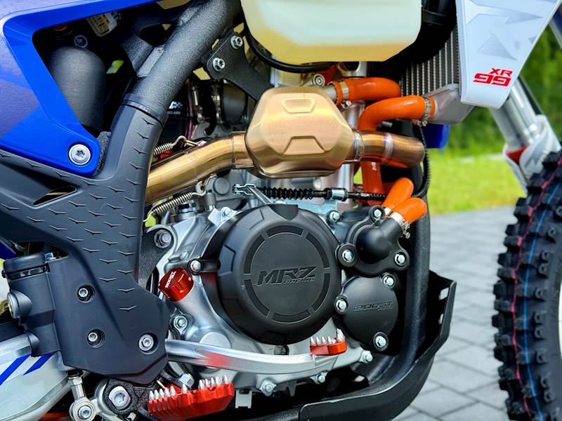 CROSS ASIX XR99 300 CC 21/18 MANUAL E-START  • Kolor: Niebieski