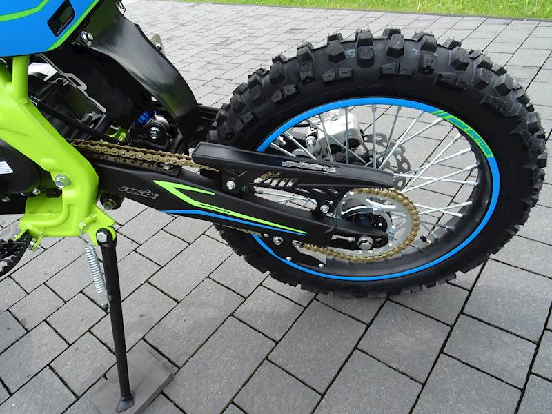 CROSS ASIX XB48 125CC 17/14 E-START • Kolor: Czerwono/niebieski • Rodzaj skrzyni: Manualna