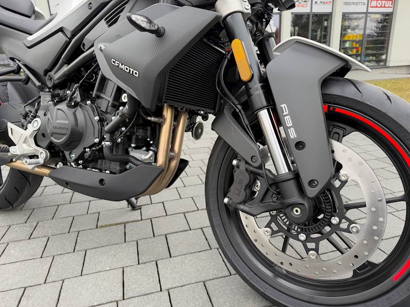 MOTOCYKL CFMOTO NK 450 WHITE