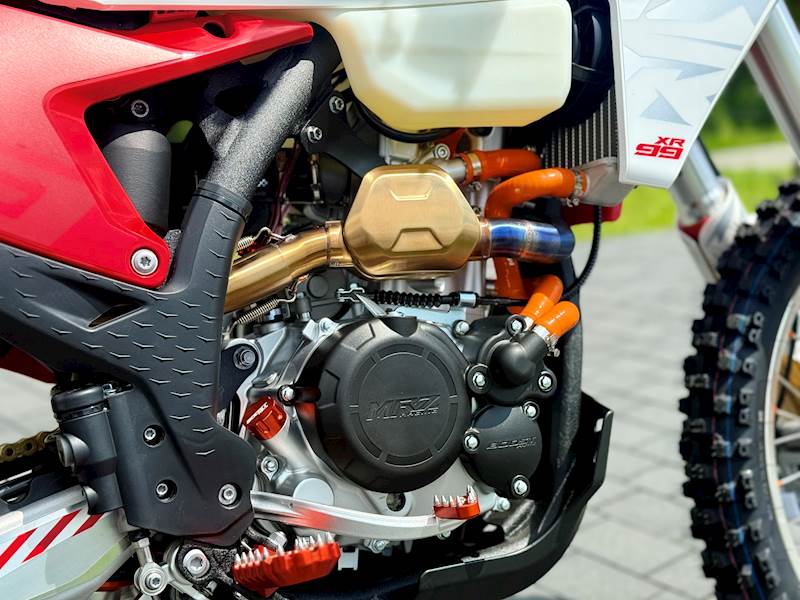 CROSS ASIX XR99 300 CC 21/18 MANUAL E-START  • Kolor: Czerwony