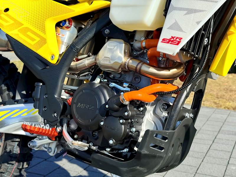 CROSS ASIX XR99 300 CC 21/18 MANUAL E-START  • Kolor: Żółty