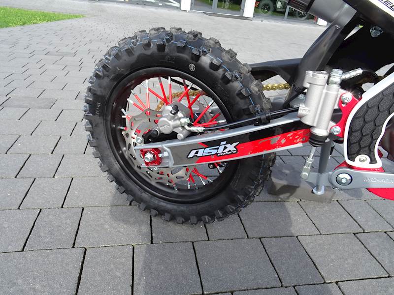 CROSS ASIX XB27 14/12 125 CC MAN E-START • Pojemność: 125cm3 • Kolor: Czarno/czerwony