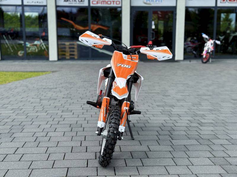 MINI CROSS ASIX 706 50CC 10/10 2T E-ST • Rodzaj skrzyni: Automat • Kolor: Biało/pomarańczowy
