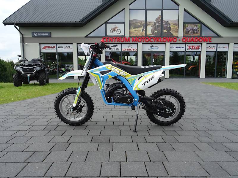 MINI CROSS ASIX 706 50CC 10/10 2T E-ST • Rodzaj skrzyni: Automat • Kolor: Biało/niebieski