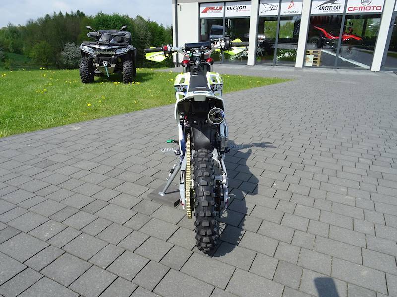 CROSS ASIX XB27 14/12 125 CC MAN E-START • Pojemność: 125cm3 • Kolor: Limonkowo/niebieski