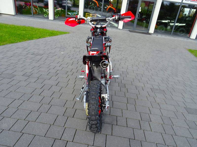 CROSS ASIX XB27 14/12 125 CC MAN E-START • Pojemność: 125cm3 • Kolor: Czarno/czerwony