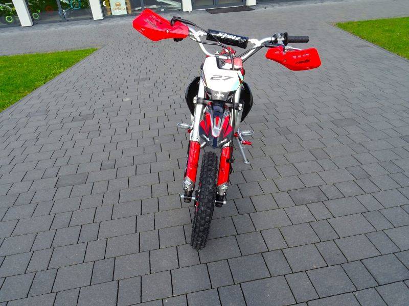 CROSS ASIX XB27 14/12 125 CC MAN E-START • Pojemność: 125cm3 • Kolor: Czarno/czerwony