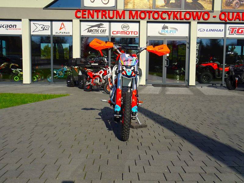 CROSS ASIX XB27 14/12 125 CC MAN E-START • Pojemność: 125cm3 • Kolor: Pomarańczowo/niebieski