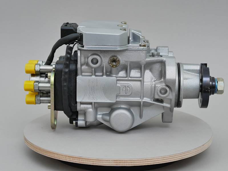 Regenerowana pompa wtryskowa paliwa Bosch 24V 6 cylindrów - CAT M316C M318C M322C