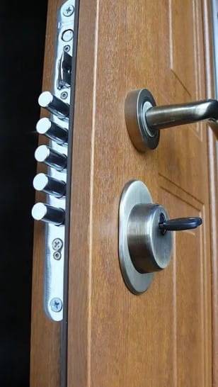 Zamek Delta DC6/Z z jezyczkiem stalowym