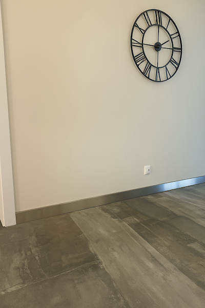 Listwa przypodłogowa S80 stal nierdzewna 