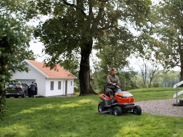 TRAKTOR HUSQVARNA TS100i