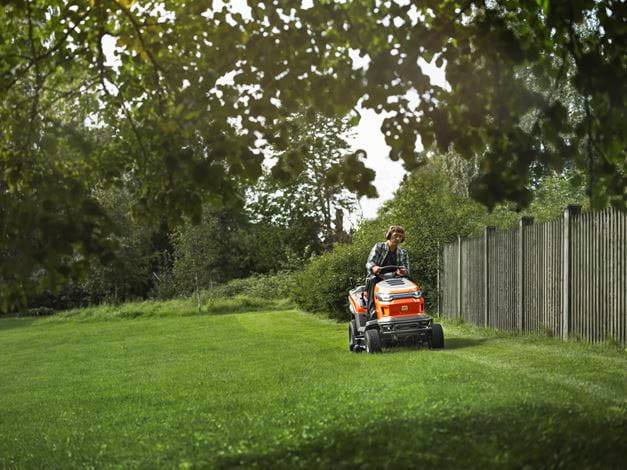 TRAKTOR HUSQVARNA TC220T