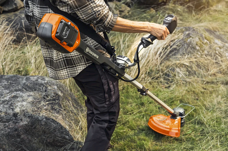 PODKASZARKA HUSQVARNA 220iR ZESTAW