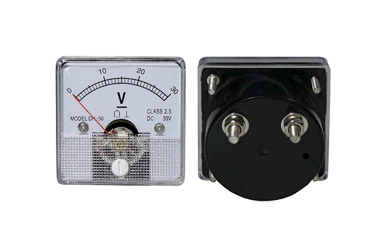 WSKAŹNIK WOLTOMIERZ ANALOGOWY 30V;