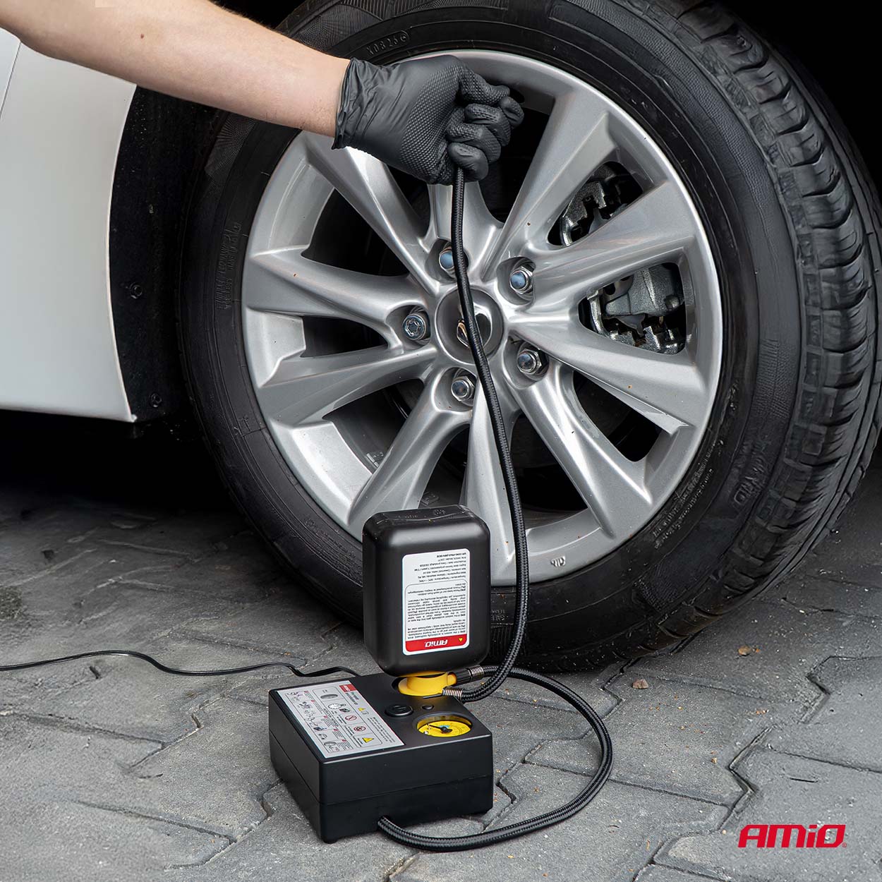 ZESTAW NAPRAWCZY DO OPON Z KOMPRESOREM 19mm 12V AMIO