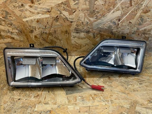 HALOGEN DACHOWY SCANIA R S --> LEWY