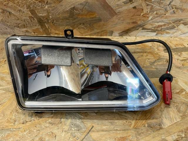 HALOGEN DACHOWY NISKI SCANIA NGS --> PRAWY