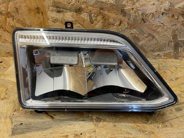 HALOGEN DACHOWY SCANIA R S --> PRAWY
