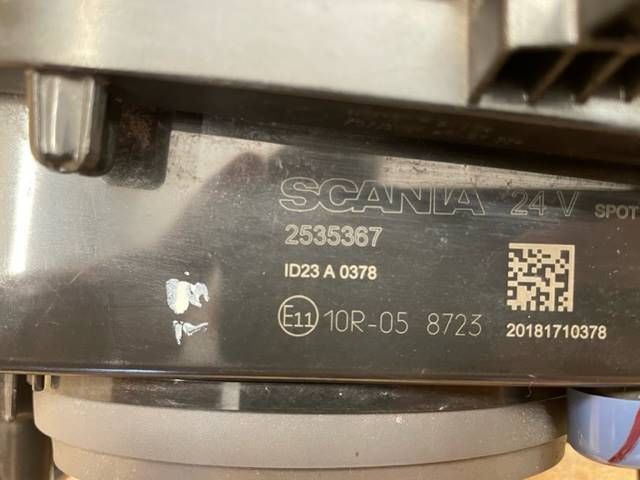 HALOGEN DACHOWY SCANIA R S --> PRAWY