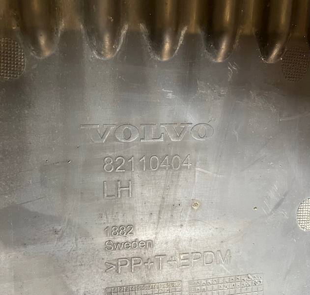 NADKOLE BŁOTNIK PRZEDNIE VOLVO FH4 FH5 --> LEWE