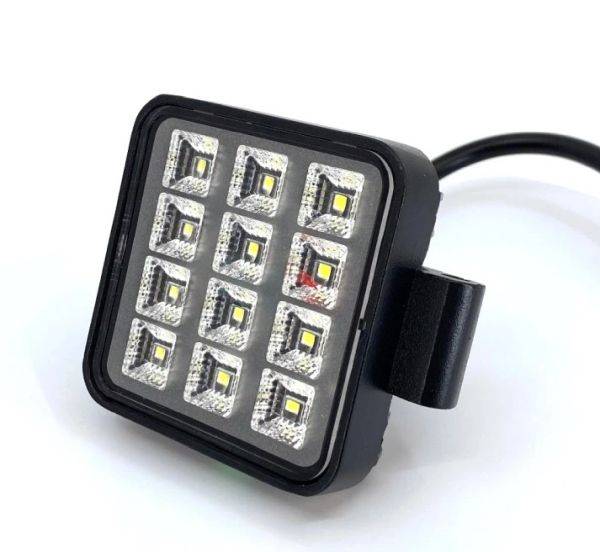 LAMPA ROBOCZA SZPERACZ KWADRATOWY 12 LED 12W