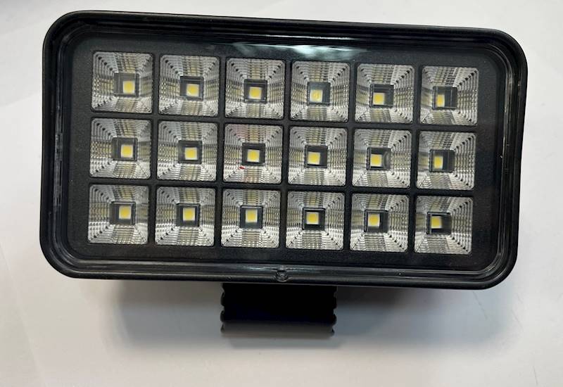 LAMPA ROBOCZA SZPERACZ LED 18 LED Z WŁĄCZNIKIEM