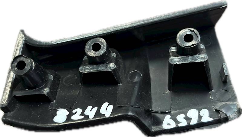 OWIEWKA REFLEKTORA VOLVO FH4 --> LEWA