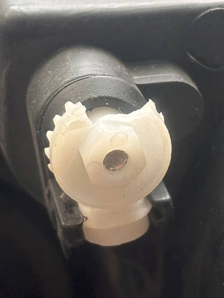 REFLEKTOR PRAWY CZARNY RENAULT