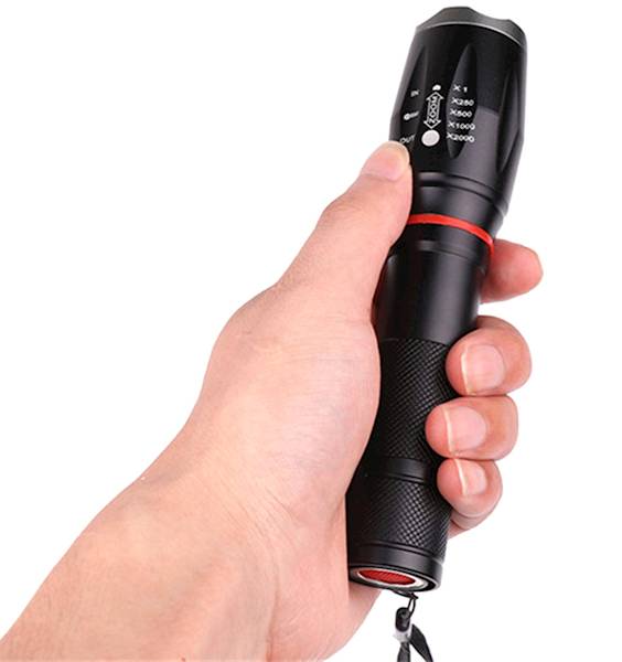 Latarka  LED T6 z funkcją ZOOM  do 300m
