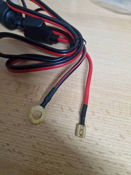 Gniazdo zapalniczki z przewodem i bezpiecznikiem