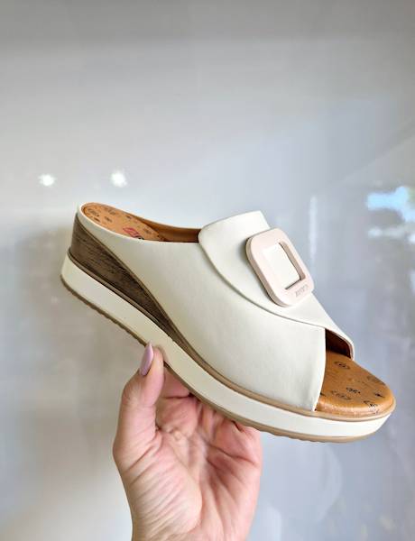 Artiker Klapki 56C2145 krem r40