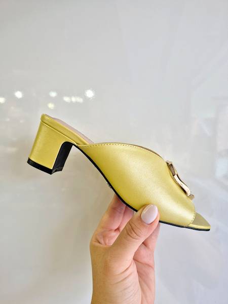 Tuffoni Klapki 2424027 żółty r36