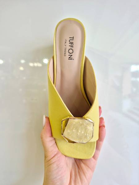 Tuffoni Klapki 2424027 żółty r36