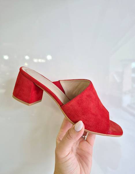 Wonders Klapki F-6143 czerwony zamsz r38