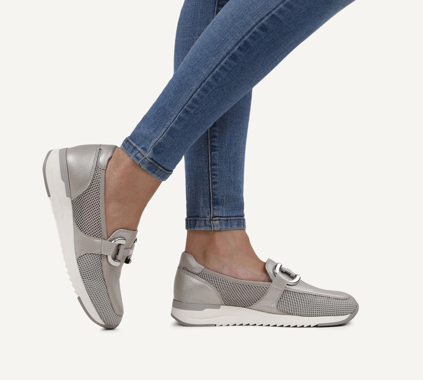 Caprice Mokasyny 24536 szary r41