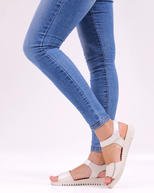 Caprice Sandały 28103 złoty r39