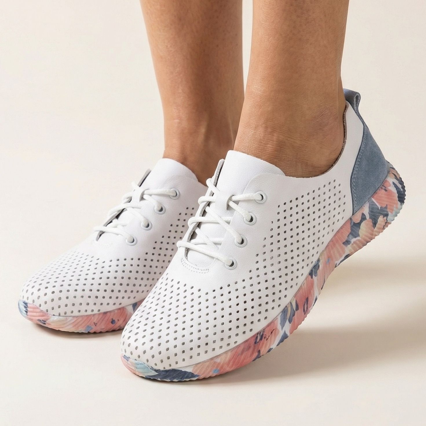 Artiker Sneakersy 58C0586 biały r39