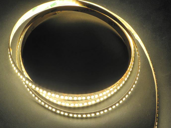 Taśma LED SMD2835 240/m biała ciepła 1m