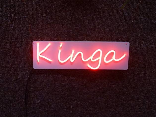 neon Kinga 38x12 cm