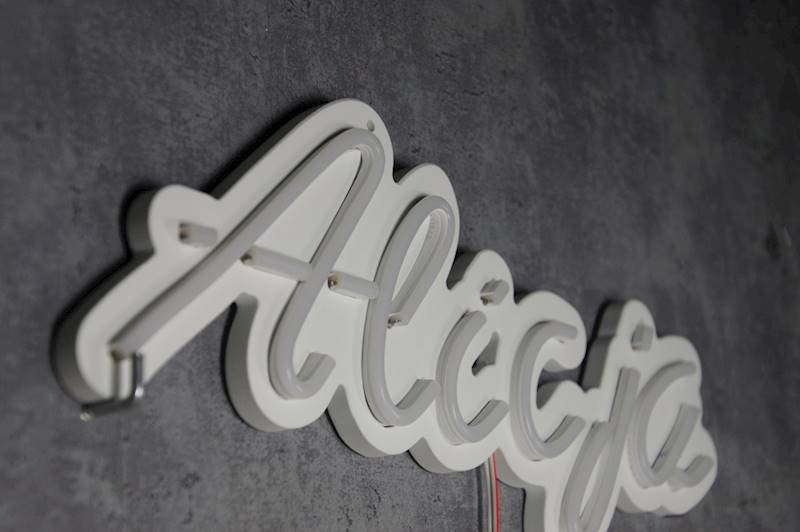 neon Alicja 36x15 cm