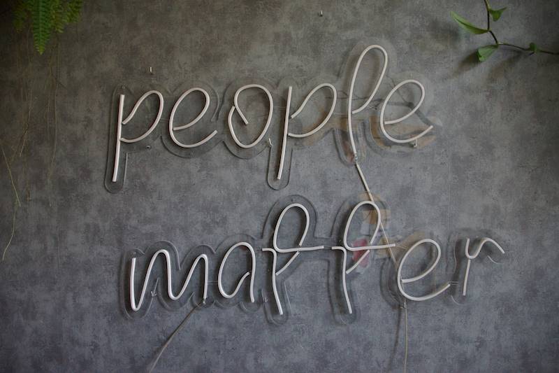 neon People matter 200x40 cm