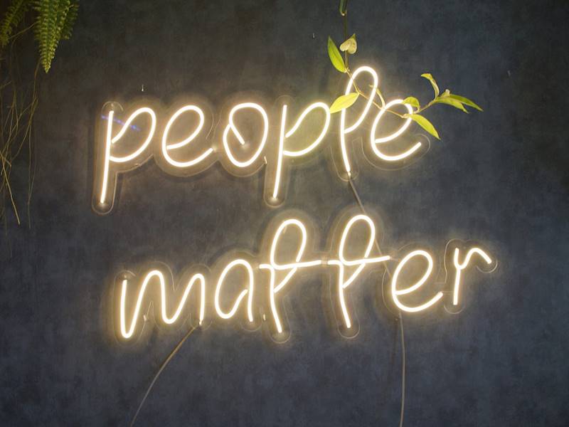 neon People matter 200x40 cm