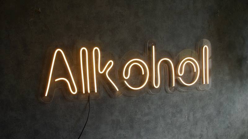 neon Alkohol 95x28 cm